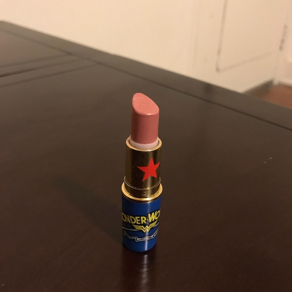 HTF Rare MAC WonderWoman Marquise D’ - Picture 2 of 5